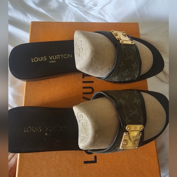 Authentic Louis vuitton clogs/ slides - Picture 11 of 11
